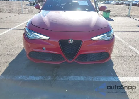2018 Alfa Romeo Giulia Awd z USA, uszkodzony, nr VIN ZARFAEDNXJ7571486